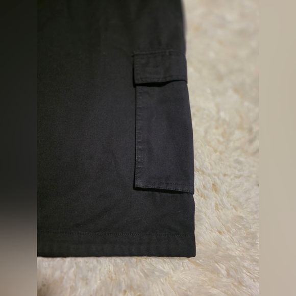 Street Black Cargo Shorts with Relaxed Fit Size 36 EUC - Picture 4 of 7